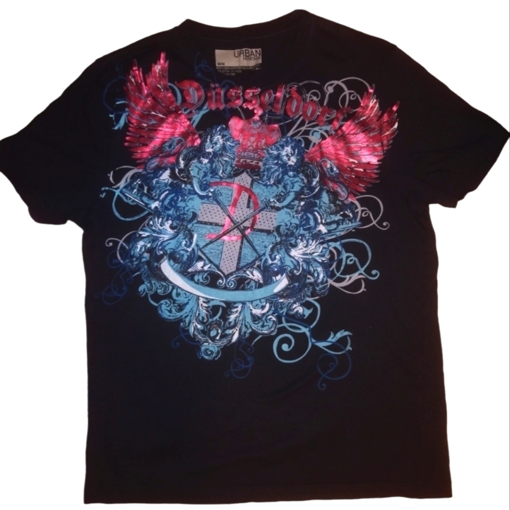 3/$15 URBAN Heritage DÜSSELDORF graphic T-shirt